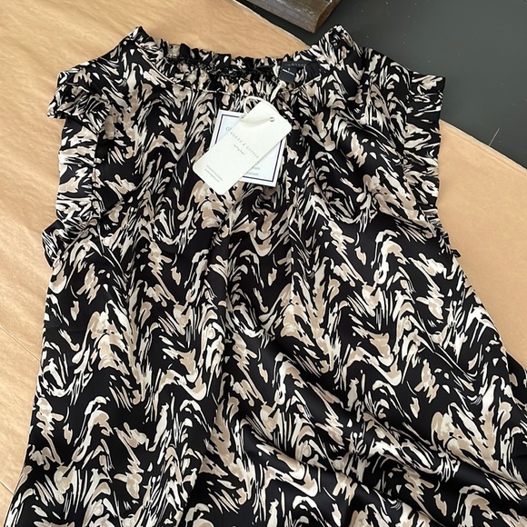 NWT Grade & Gather Satin Swirl Ruffle Tank Sleeveless Top Blouse Black - Picture 8 of 9